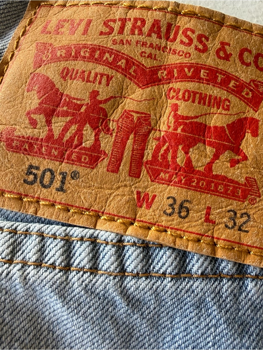 Levi’s 501 Jeans straight legs SZ 36 /32 light Blue Button fly logo Cotton - Picture 7 of 9